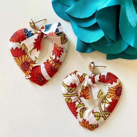 Fabric Covered Heart Dangle Earrings, Pierced, Sunflowers, Large, NEW - Picture 1 of 3